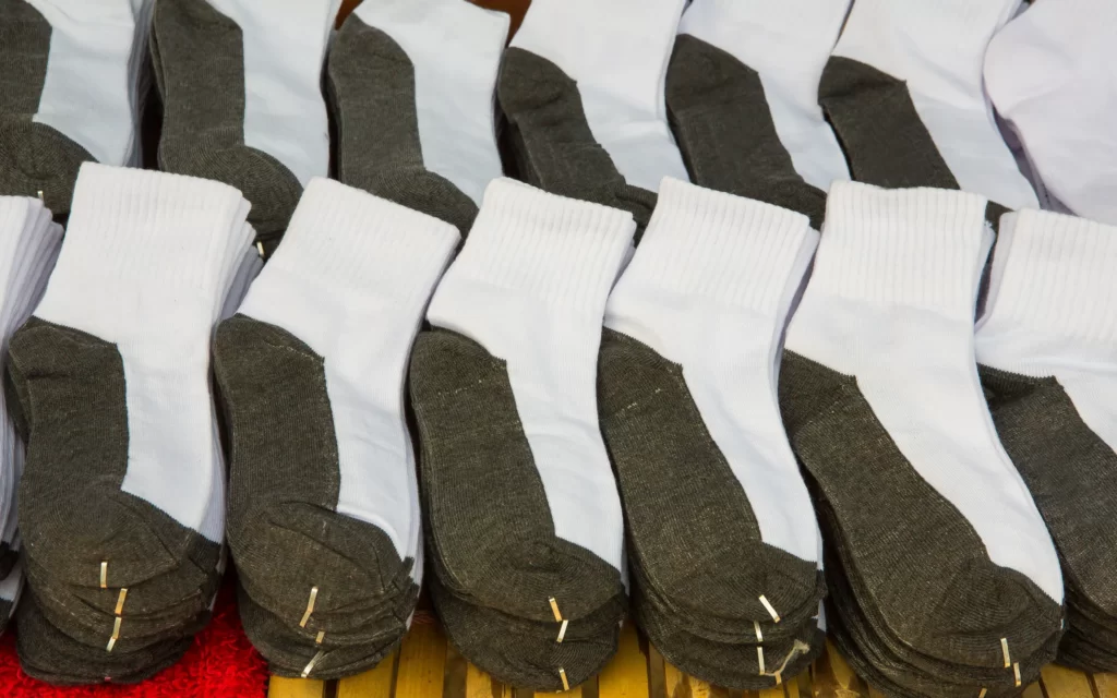 many white cotton mens socks